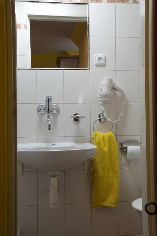 Hotel A Restaurace U Hrncire Kutná Hora Oda fotoğraf