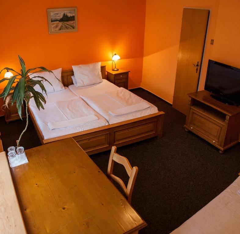 Hotel A Restaurace U Hrncire Kutná Hora Oda fotoğraf