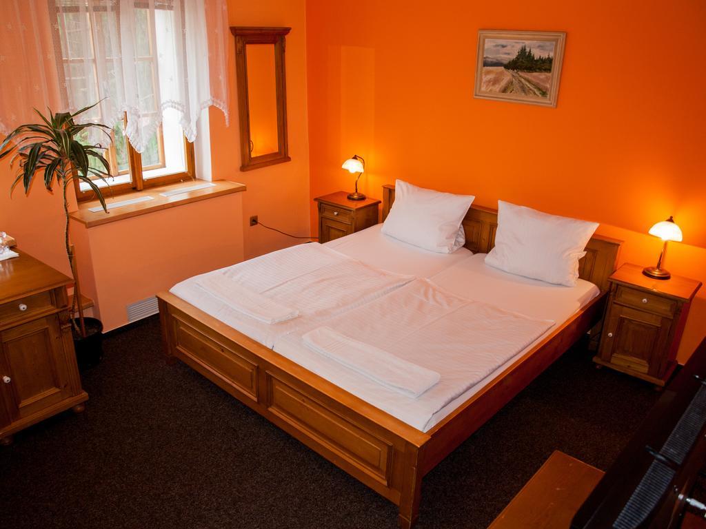 Hotel A Restaurace U Hrncire Kutná Hora Oda fotoğraf